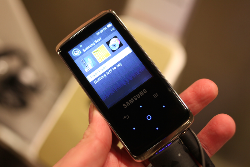 Illustration for article titled Video Hands On: Samsung's New Q2 and U5 MP3 Players